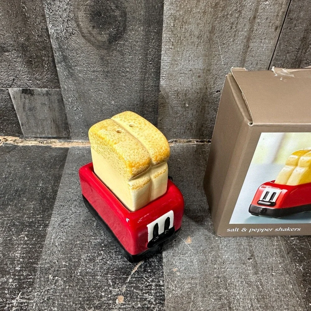 Peir 1 Imports Toaster with Sliced Bread Salt and Pepper Shakers‎ with Box